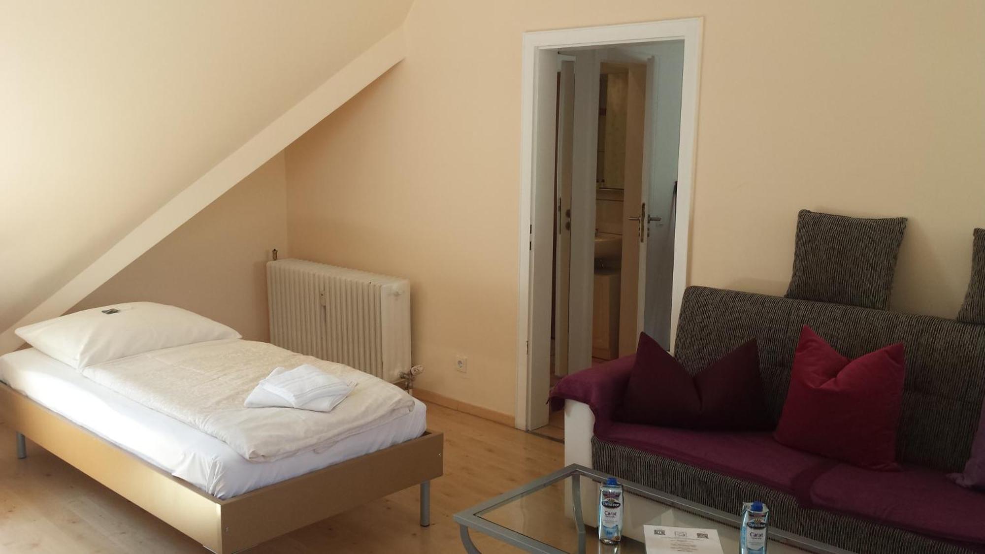 Barcelona Bed & Breakfast Düsseldorf Rum bild
