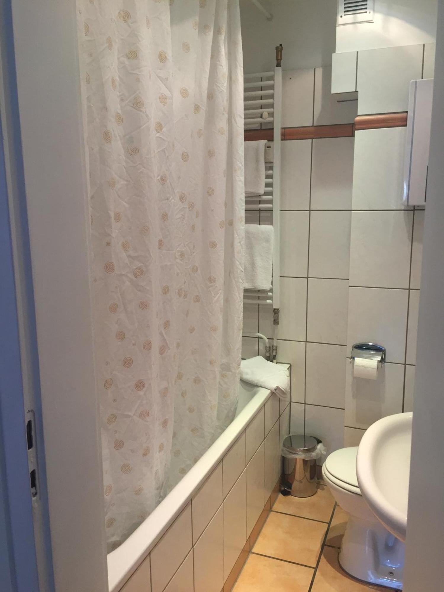 Barcelona Bed & Breakfast Düsseldorf Rum bild