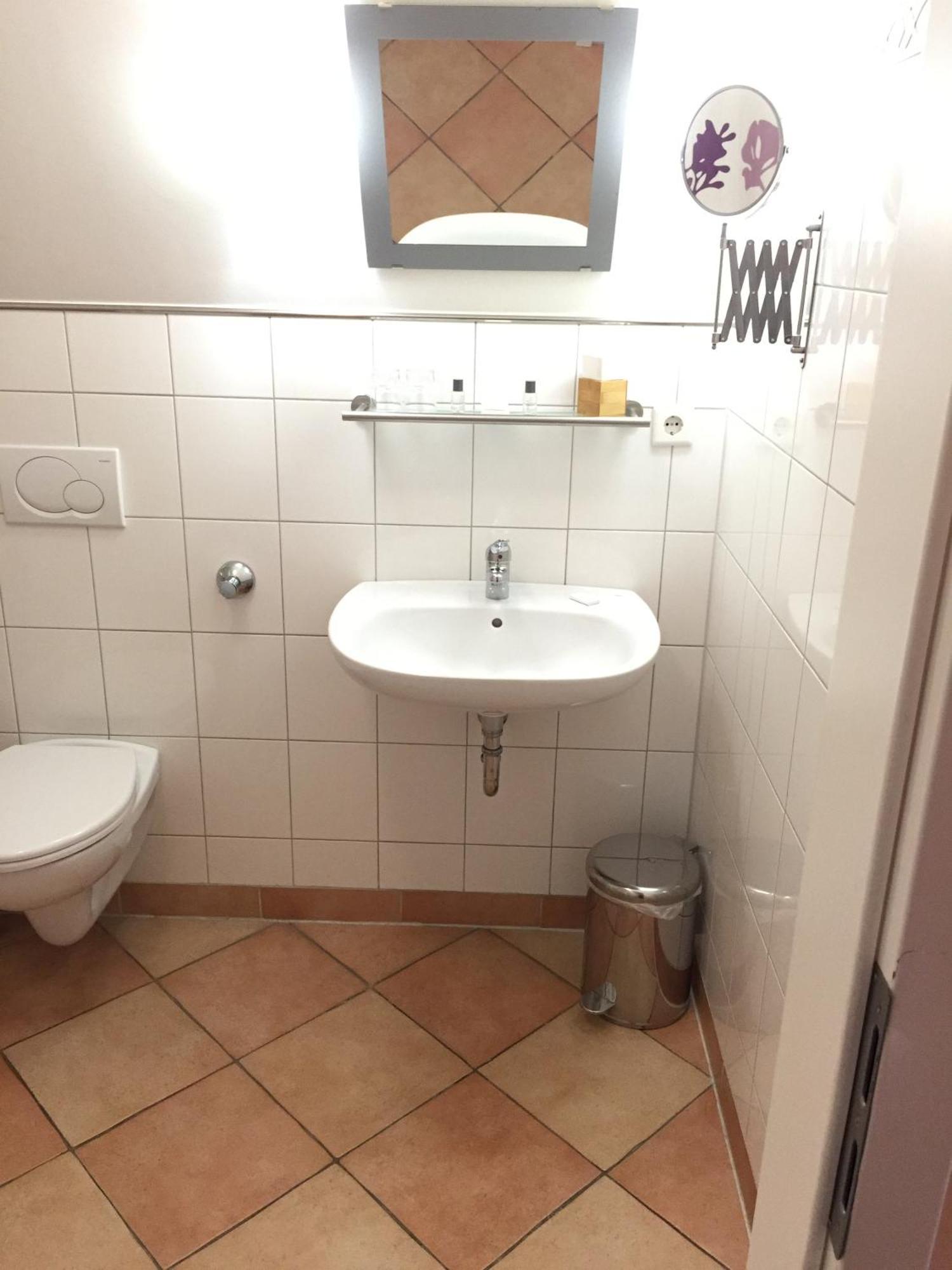 Barcelona Bed & Breakfast Düsseldorf Rum bild