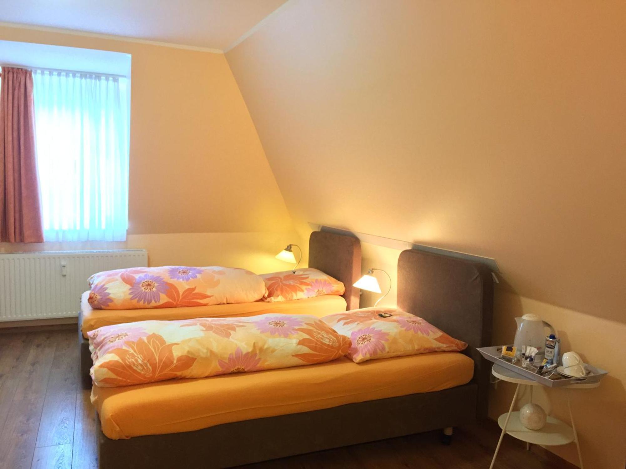 Barcelona Bed & Breakfast Düsseldorf Rum bild