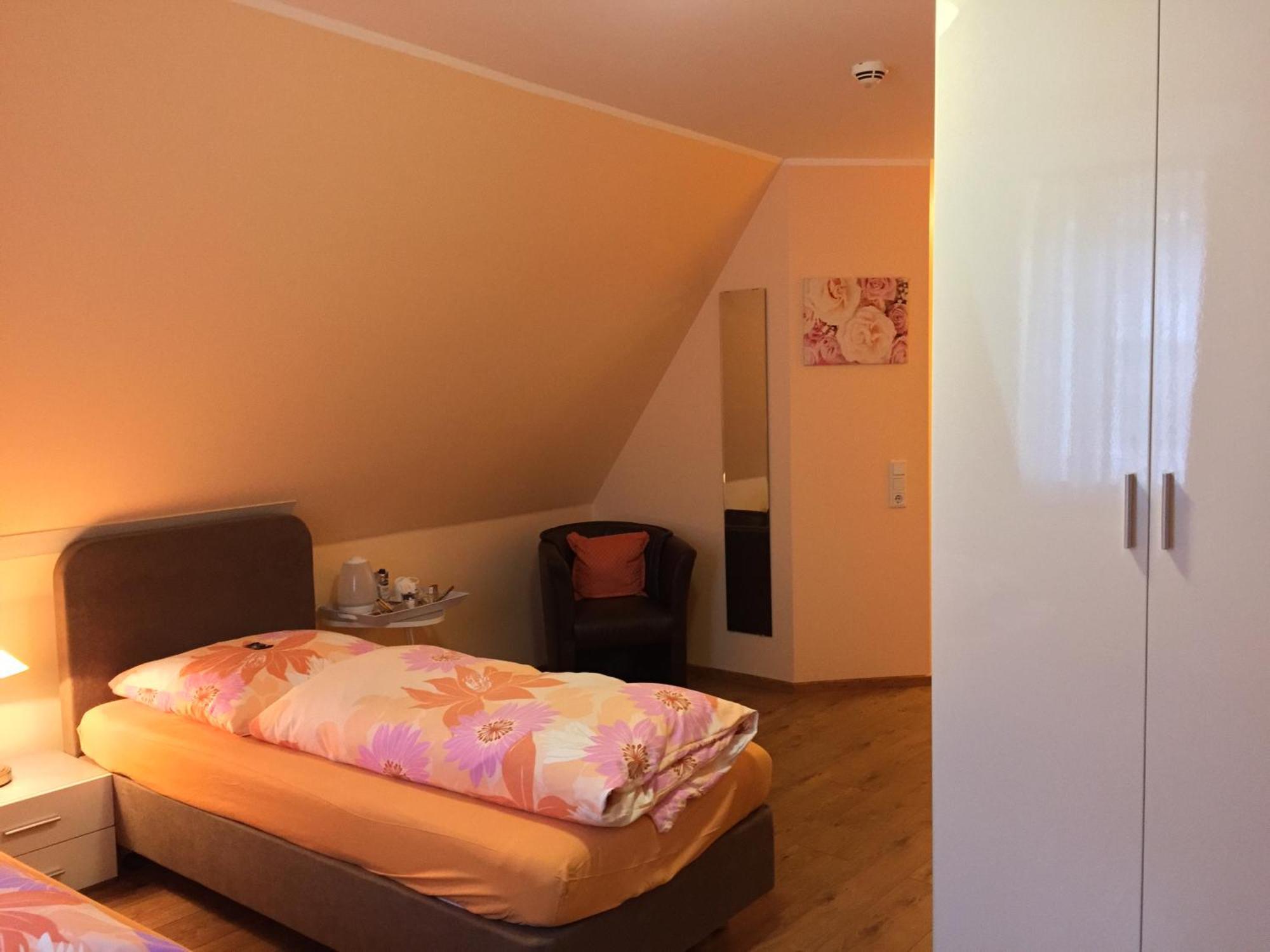 Barcelona Bed & Breakfast Düsseldorf Rum bild
