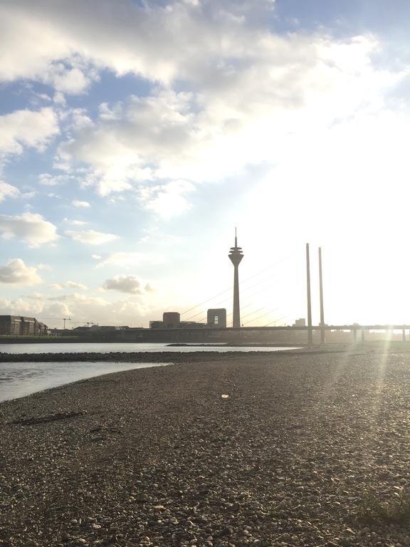Barcelona Bed & Breakfast Düsseldorf Exteriör bild