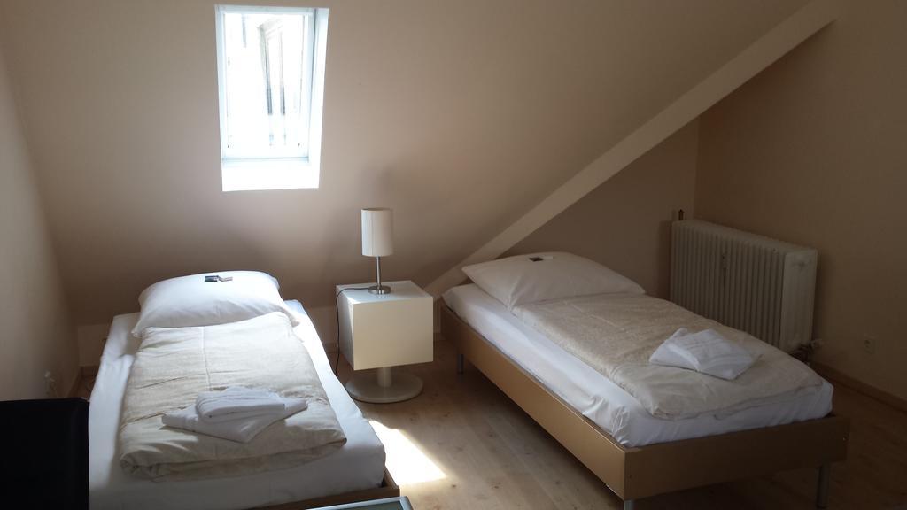 Barcelona Bed & Breakfast Düsseldorf Rum bild
