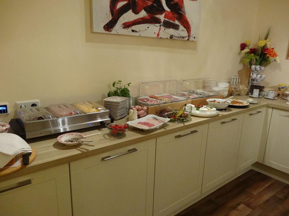 Barcelona Bed & Breakfast Düsseldorf Exteriör bild