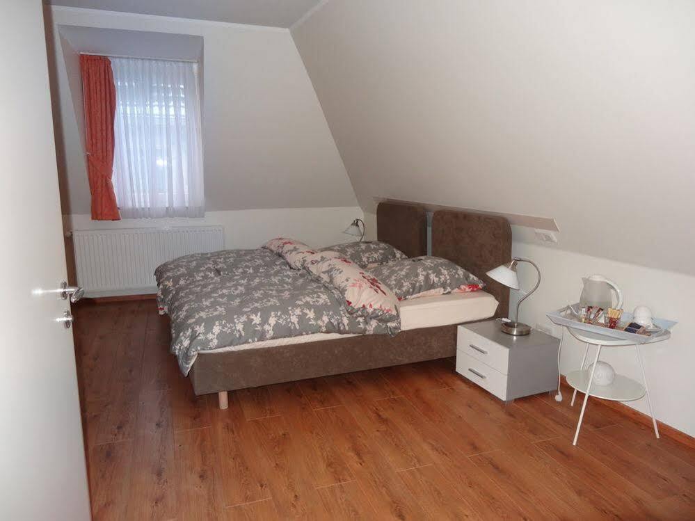 Barcelona Bed & Breakfast Düsseldorf Exteriör bild